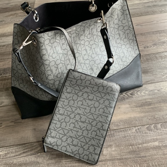 💵Calvin Klein travel tote - Picture 5 of 9